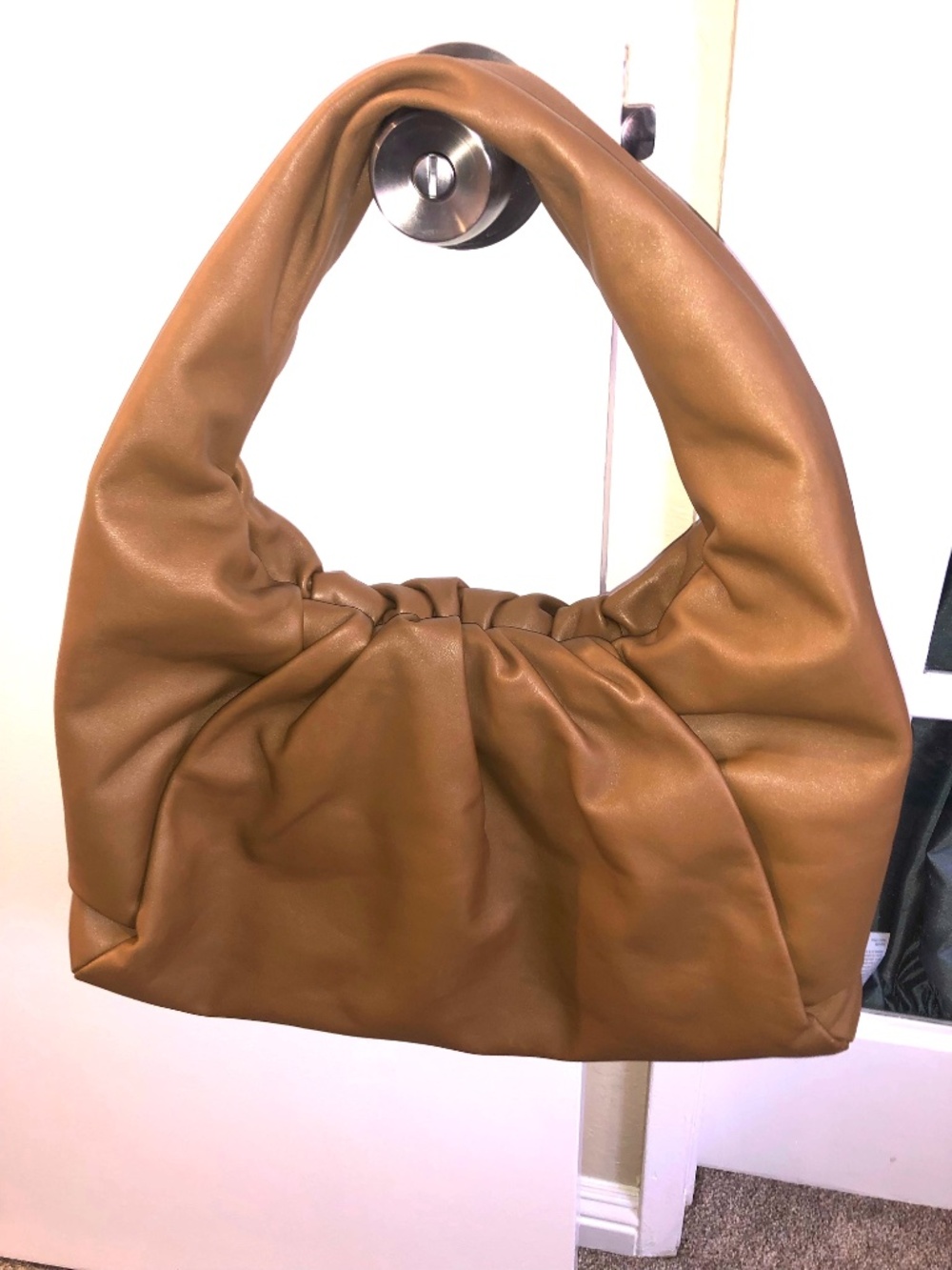 Authentic Bottega Veneta Leather Shoulder Pouch Bag in Tan/Camel Like New - Picture 3 of 5